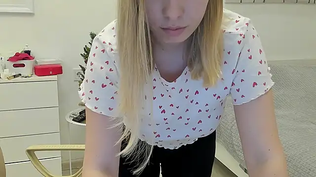 Snapshot of Mia_shy1 chatting on December 28, 2:10 pm Mia shy1 online show from December 28, 2:10 pm