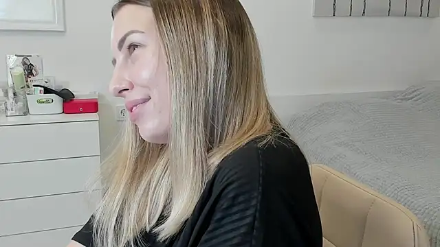 Snapshot of Mia_shy1 chatting on January 4, 9:54 am Mia shy1 online show from January 4, 9:54 am