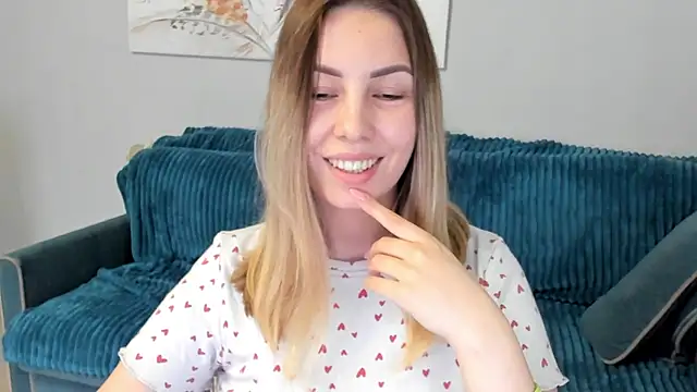 Snapshot of Mia_shy1 chatting on February 18, 11:44 am Mia shy1 online show from February 18, 11:44 am