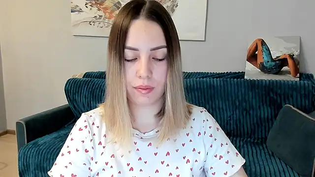 Snapshot of Mia_shy1 chatting on March 18, 6:25 am Mia shy1 online show from March 18, 6:25 am