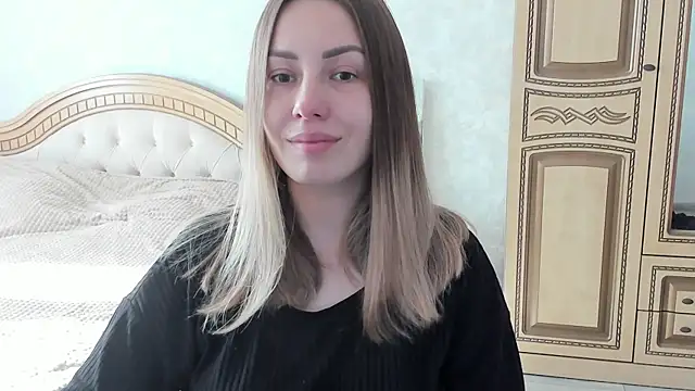 Snapshot of Mia_shy1 chatting on September 14, 6:12 am Mia shy1 online show from September 14, 6:12 am