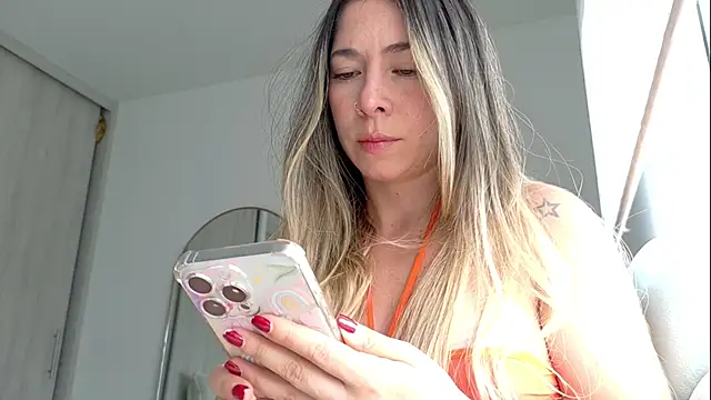  arianalzate  online show from June 9, 5:35 pm