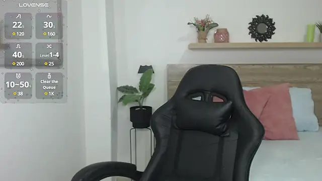 Snapshot of enma30_ chatting on December 21, 1:10 pm enma30 online show from December 21, 1:10 pm