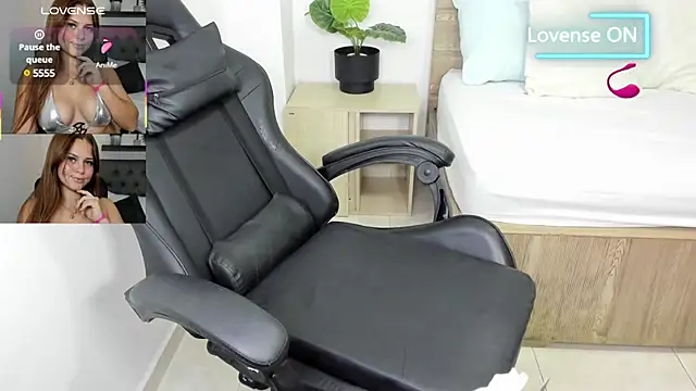 Snapshot of enma30_ chatting on February 3, 3:49 pm enma30 online show from February 3, 3:49 pm