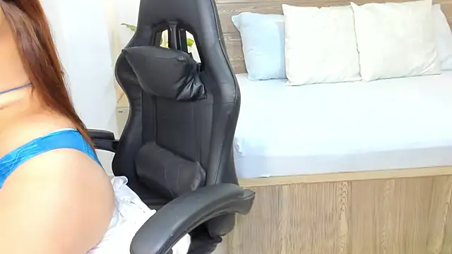 Snapshot of enma30_ chatting on February 18, 12:28 pm enma30 online show from February 18, 12:28 pm