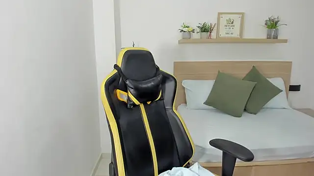 Snapshot of enma30_ chatting on February 26, 1:08 pm enma30 online show from February 26, 1:08 pm