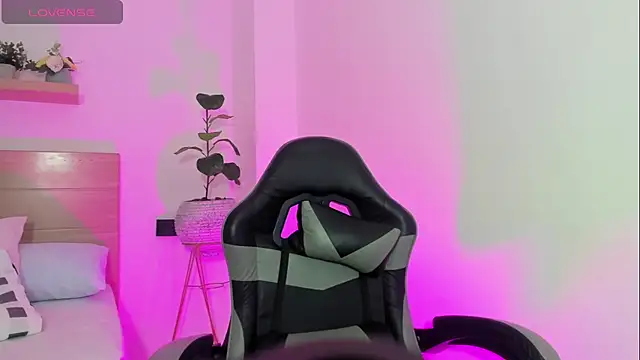 Snapshot of enma30_ chatting on October 6, 5:43 pm enma30 online show from October 6, 5:43 pm