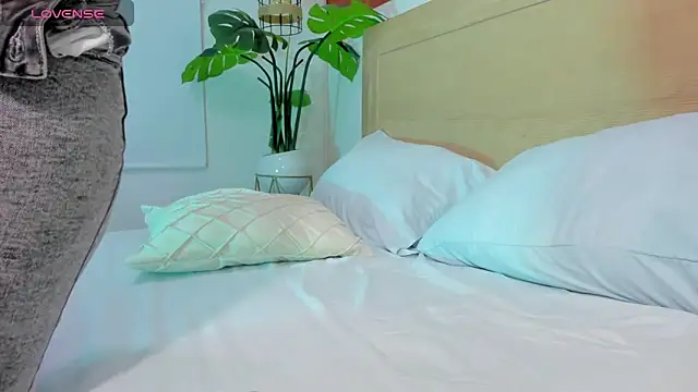 Snapshot of enma30_ chatting on October 29, 1:57 pm enma30 online show from October 29, 1:57 pm