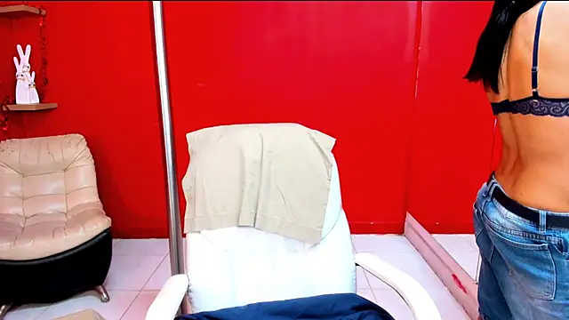 Snapshot of SaraSofia44 chatting on February 18, 12:50 am SaraSofia44 online show from February 18, 12:50 am