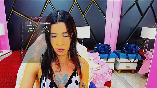 Snapshot of SaraSofia44 chatting on February 18, 3:52 pm SaraSofia44 online show from February 18, 3:52 pm