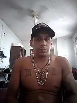 Snapshot of Alebir1329 chatting on March 12, 10:05 pm Alebir1329 online show from March 12, 10:05 pm