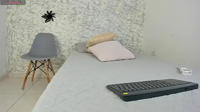 Canhela1 online show from December 7, 1:58 am