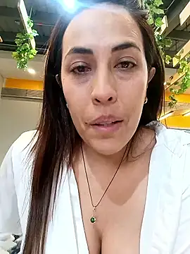 Snapshot of Lena-32 chatting on March 6, 10:17 pm Lena-32 online show from March 6, 10:17 pm