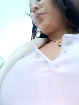 Snapshot of Lena-32 chatting on March 21, 11:08 pm Lena-32 online show from March 21, 11:08 pm