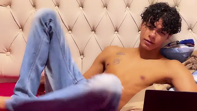 Snapshot of james_dreams_ chatting on March 21, 5:21 am james dreams online show from March 21, 5:21 am