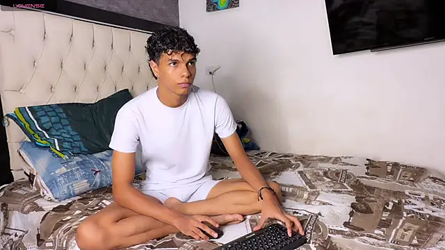 james dreams  online show from June 27, 11:43 pm