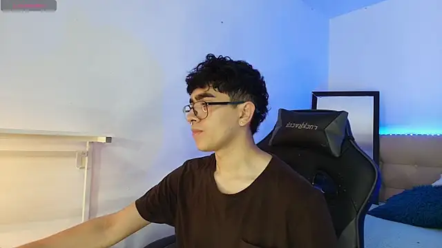  nickconnor01 online show from November 12, 4:35 am