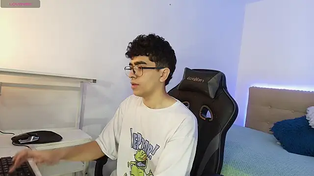  nickconnor01 online show from November 14, 4:33 am