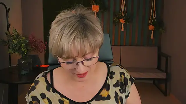 sugar vivien online show from December 14, 3:15 pm