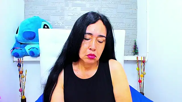 Snapshot of HorniestMilf chatting on September 28, 5:29 pm HorniestMilf online show from September 28, 5:29 pm