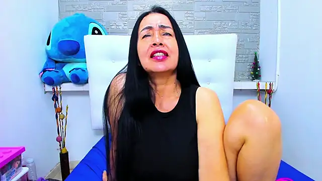 Snapshot of HorniestMilf chatting on October 5, 3:54 pm HorniestMilf online show from October 5, 3:54 pm