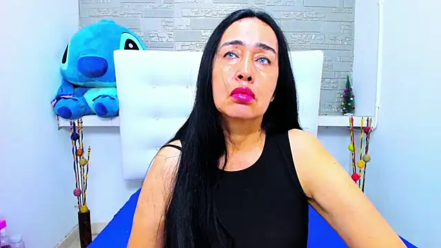 Snapshot of HorniestMilf chatting on October 11, 3:32 pm HorniestMilf online show from October 11, 3:32 pm