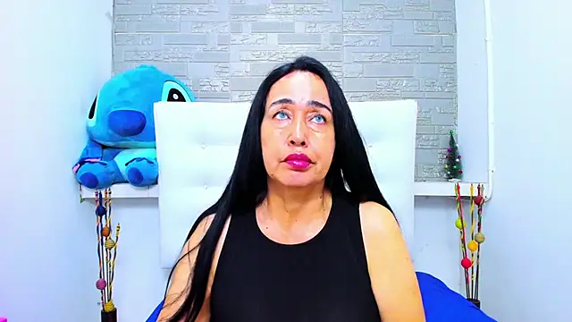 Snapshot of HorniestMilf chatting on October 12, 4:39 pm HorniestMilf online show from October 12, 4:39 pm