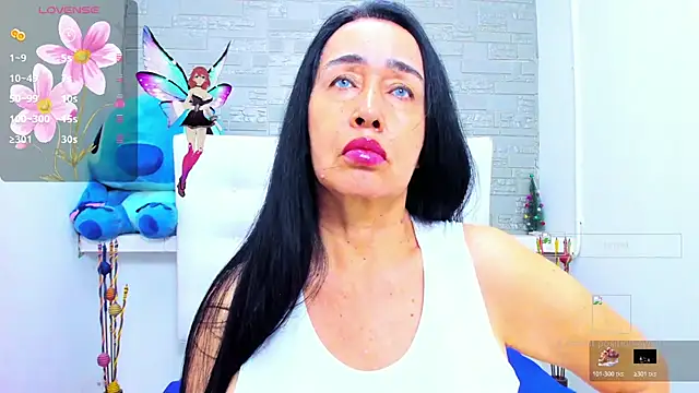 Snapshot of HorniestMilf chatting on October 24, 9:11 pm HorniestMilf online show from October 24, 9:11 pm