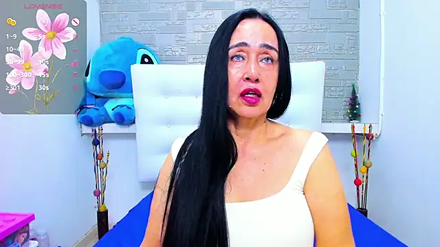 Snapshot of HorniestMilf chatting on October 29, 10:55 pm HorniestMilf online show from October 29, 10:55 pm