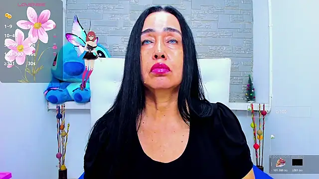 Snapshot of HorniestMilf chatting on October 31, 9:38 pm HorniestMilf online show from October 31, 9:38 pm