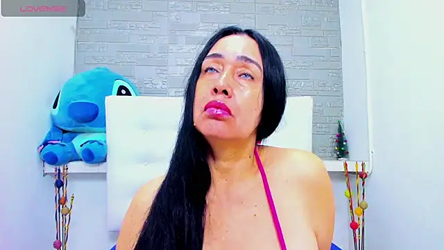 Snapshot of HorniestMilf chatting on November 15, 11:54 pm HorniestMilf online show from November 15, 11:54 pm