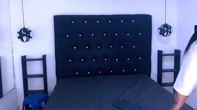 Mels  online show from March 22, 7:20 pm