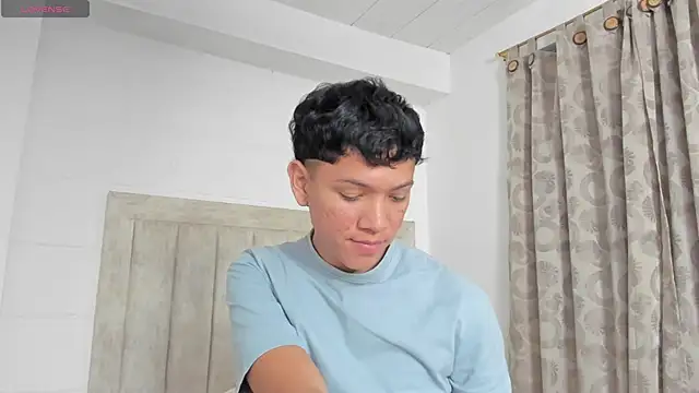 JulianRose 1 online show from December 13, 6:05 pm