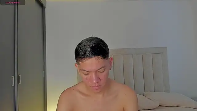 JulianRose 1 online show from October 8, 12:47 pm