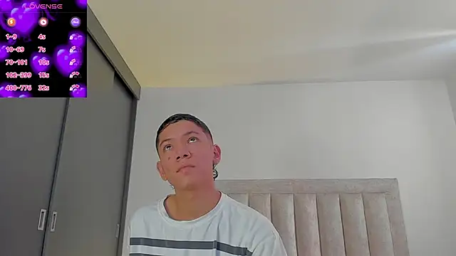 JulianRose 1 online show from October 9, 1:31 pm