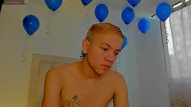 JulianRose 1 online show from October 16, 7:15 pm