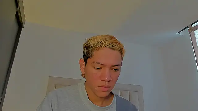 JulianRose 1 online show from November 24, 1:33 pm