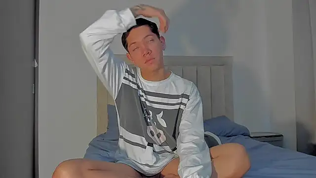 JulianRose 1 online show from June 15, 12:51 pm