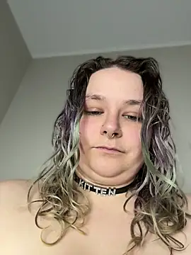 Snapshot of kitten0760 chatting on June 8, 6:19 pm kitten0760 online show from June 8, 6:19 pm