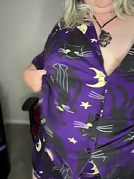 Snapshot of kitten0760 chatting on June 14, 6:10 pm kitten0760 online show from June 14, 6:10 pm