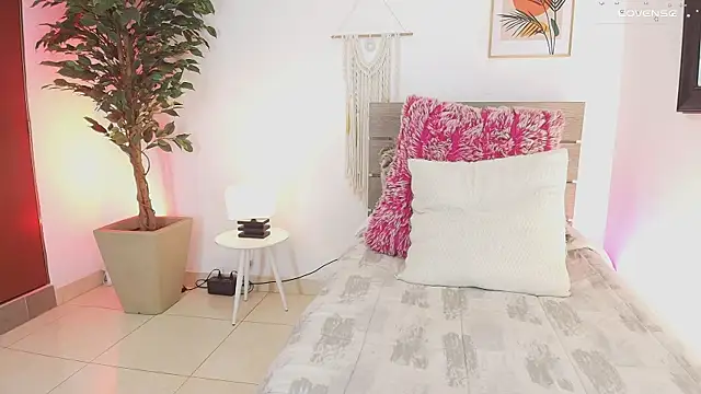 Eyleen 24 online show from March 6, 8:16 pm