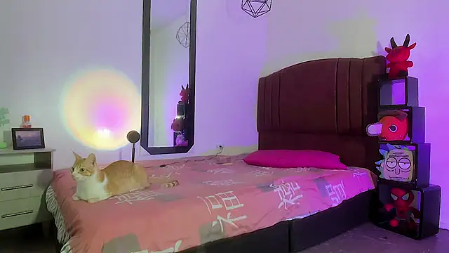 alisson zafiro  online show from December 14, 9:07 am