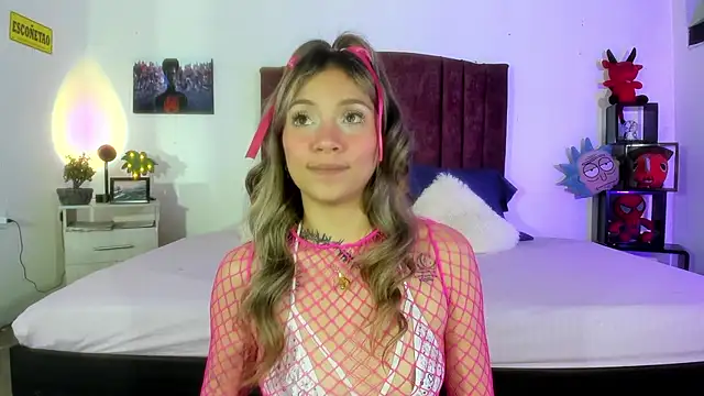 alisson zafiro  online show from January 8, 9:10 am