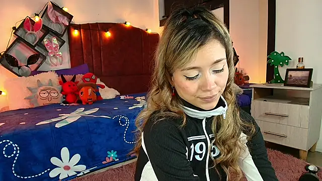 alisson zafiro  online show from March 9, 6:17 am