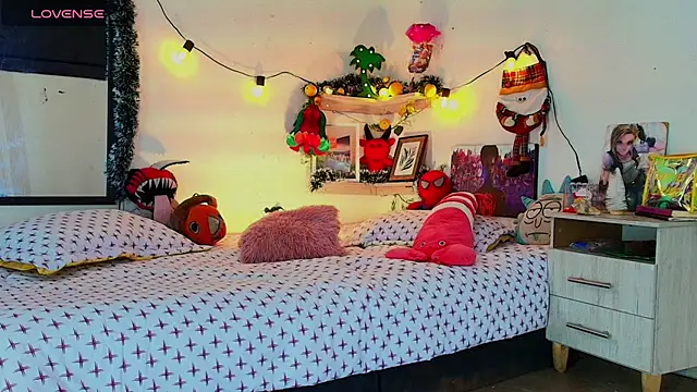 alisson zafiro  online show from December 3, 3:14 am