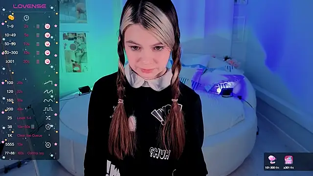 Lil Amelie online show from September 27, 2:22 pm