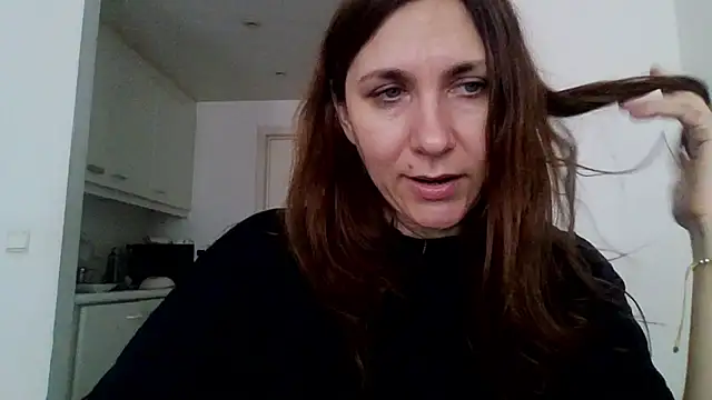 Snapshot of JasmineGlamour chatting on March 17, 9:23 am JasmineGlamour online show from March 17, 9:23 am