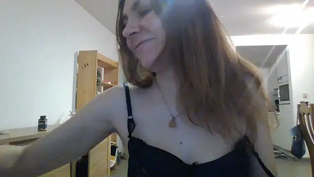 Snapshot of JasmineGlamour chatting on April 7, 6:52 pm JasmineGlamour online show from April 7, 6:52 pm