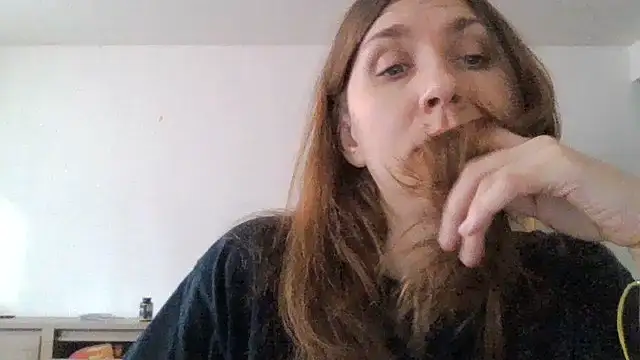 Snapshot of JasmineGlamour chatting on April 8, 5:24 pm JasmineGlamour online show from April 8, 5:24 pm