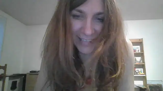 Snapshot of JasmineGlamour chatting on April 9, 6:46 pm JasmineGlamour online show from April 9, 6:46 pm